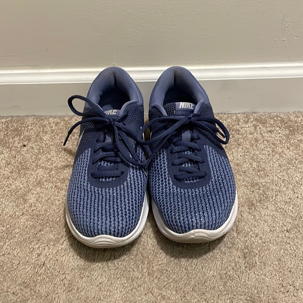 Nike size 8 color purple